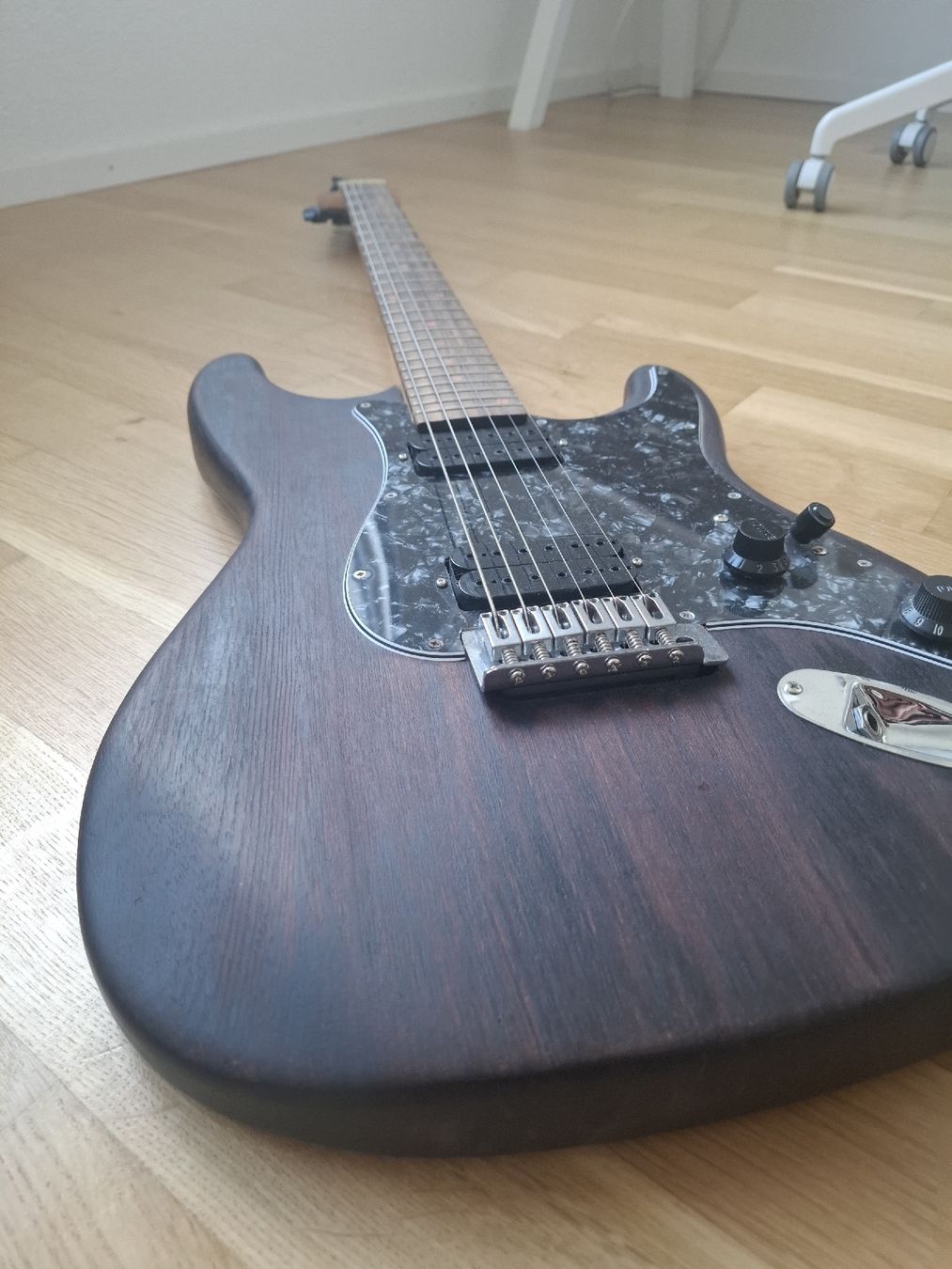 Instruments de musique: Selbst gebastelte E-Gitarre - Dekoelement – D'occasion à Aadorf par Timzanetti 1