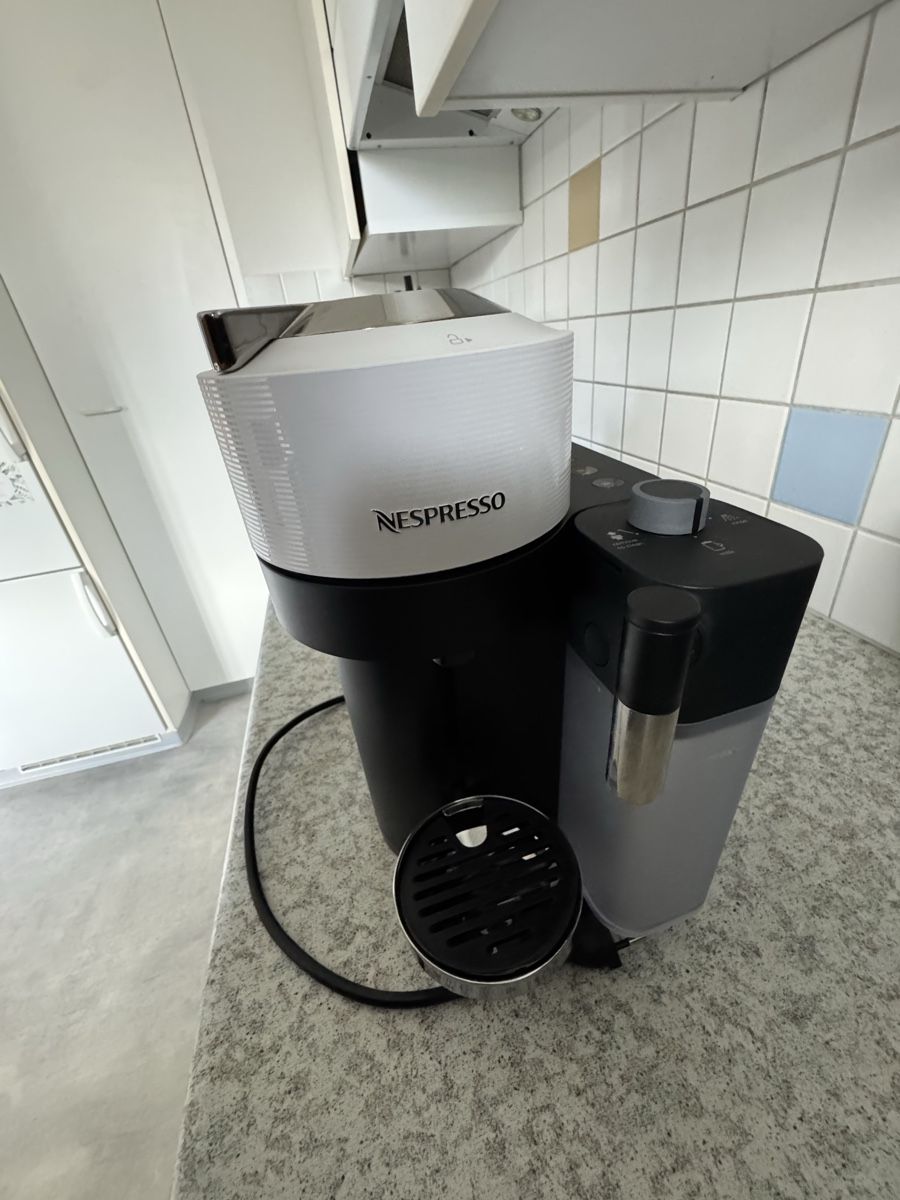 De'Longhi Macchine per caffè & Macchine per espresso: Nespresso Vertuo Next Kapselmaschine – Usato da Kreuzlingen venduto da DennisA27 2