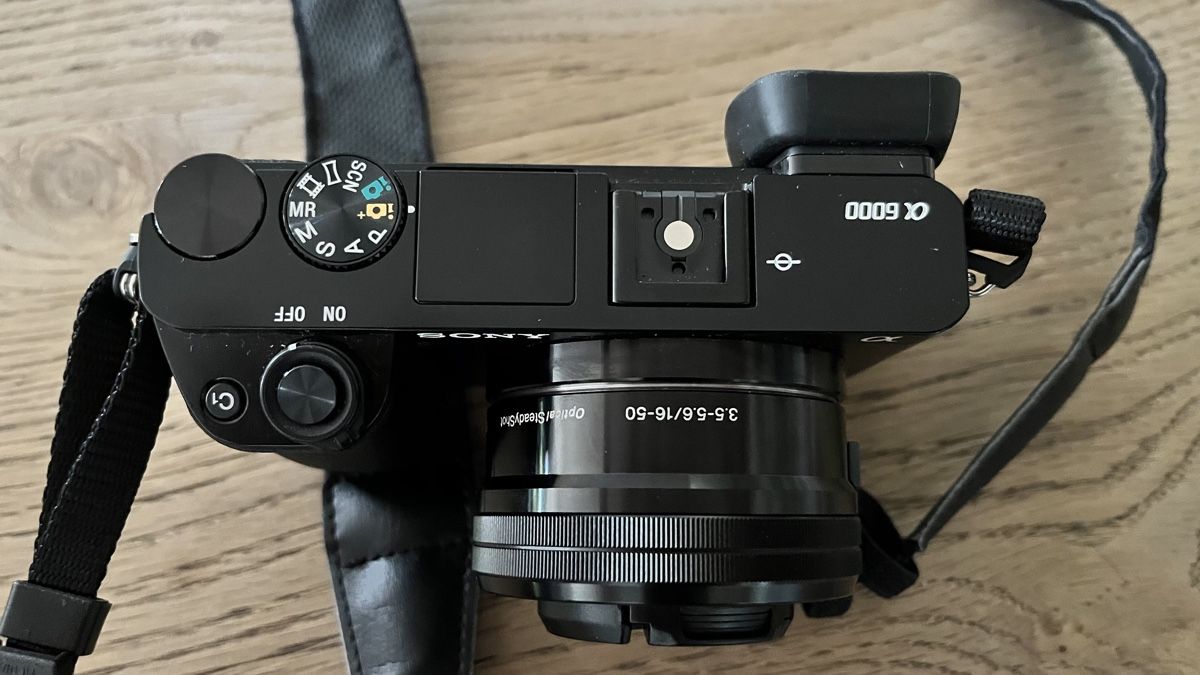 Sony Appareil photo: 💎 WIE NEU: Sony A6000 Mega-Set! 2 Objektive, Stativ+Zubehör – D'occasion à Kreuzlingen par immerfairmoney 1