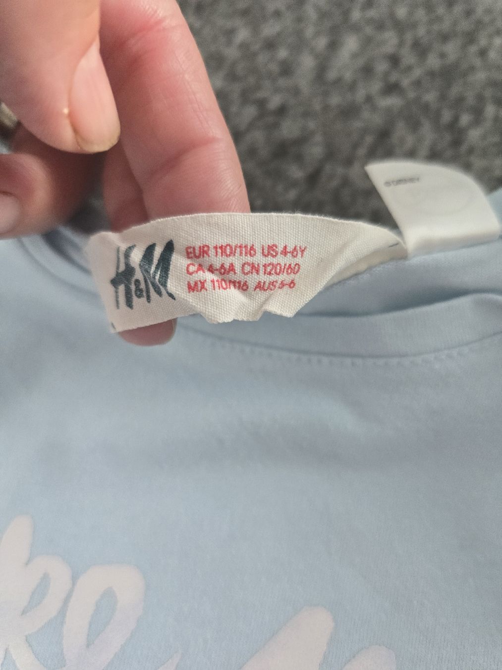 H&M Camicette, T-shirt & Top: 2 T-Shirts, "Die Eiskönigin", Gr. 104-110 – Usato da Unterentfelden venduto da Panda-87 4