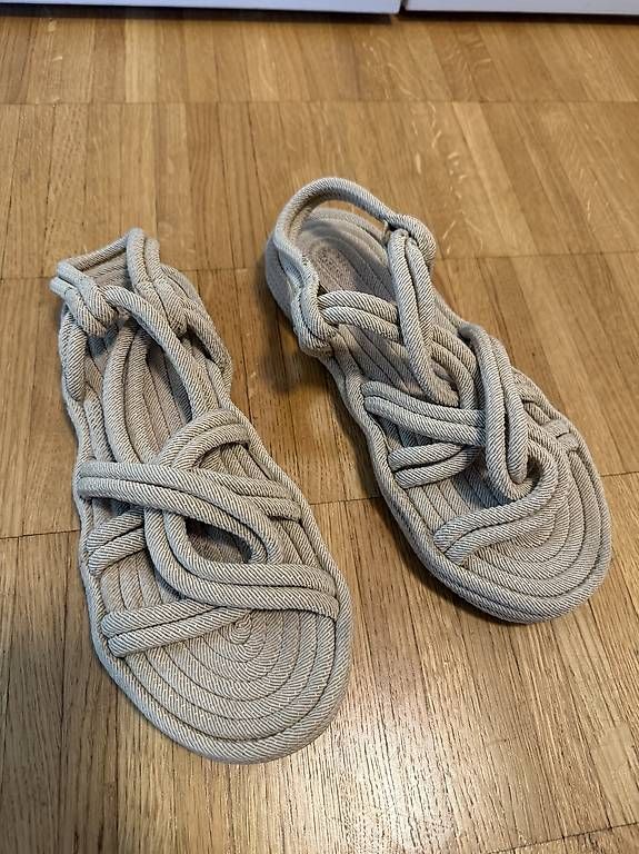 Chaussures femmes: Sandale – D'occasion à Lausanne par ald_5dkf 1