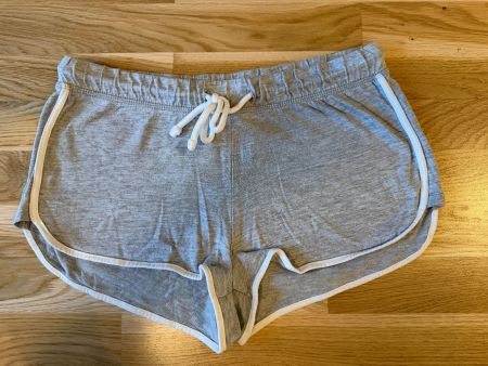 Clockhouse Stoff/Sport Shorts, Grösse S, Grau mit weiss