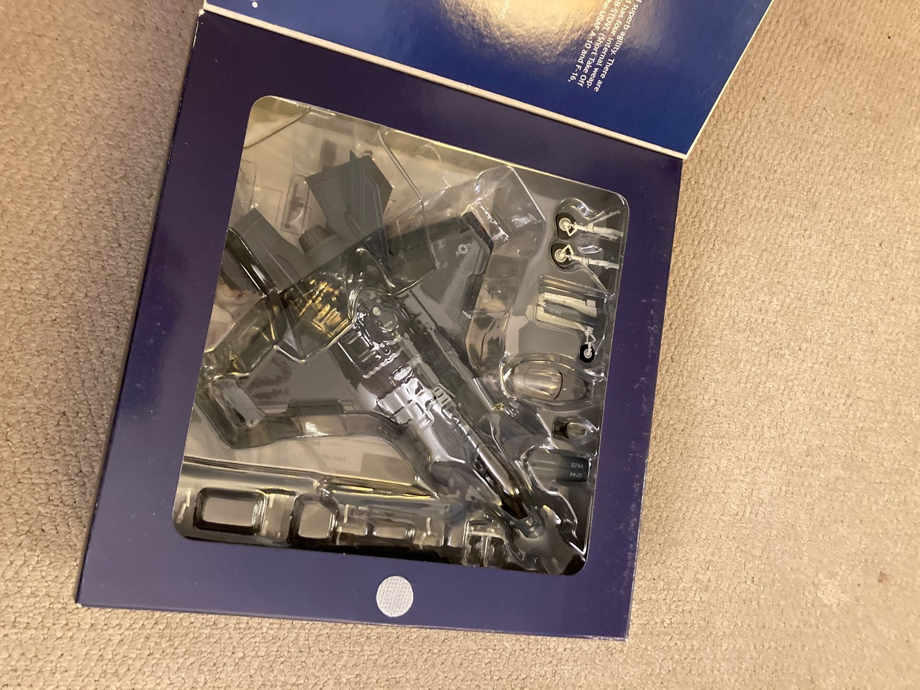 Lockheed Kit di modellismo & Modellini statici: LOCKHEED F-35A, +GRATIS KALENDER & STICKER, HobbyMaster 1:72 – Nuovo e nell'imballaggio originale da Zürich venduto da PLANEMODEL-HEAVEN 1