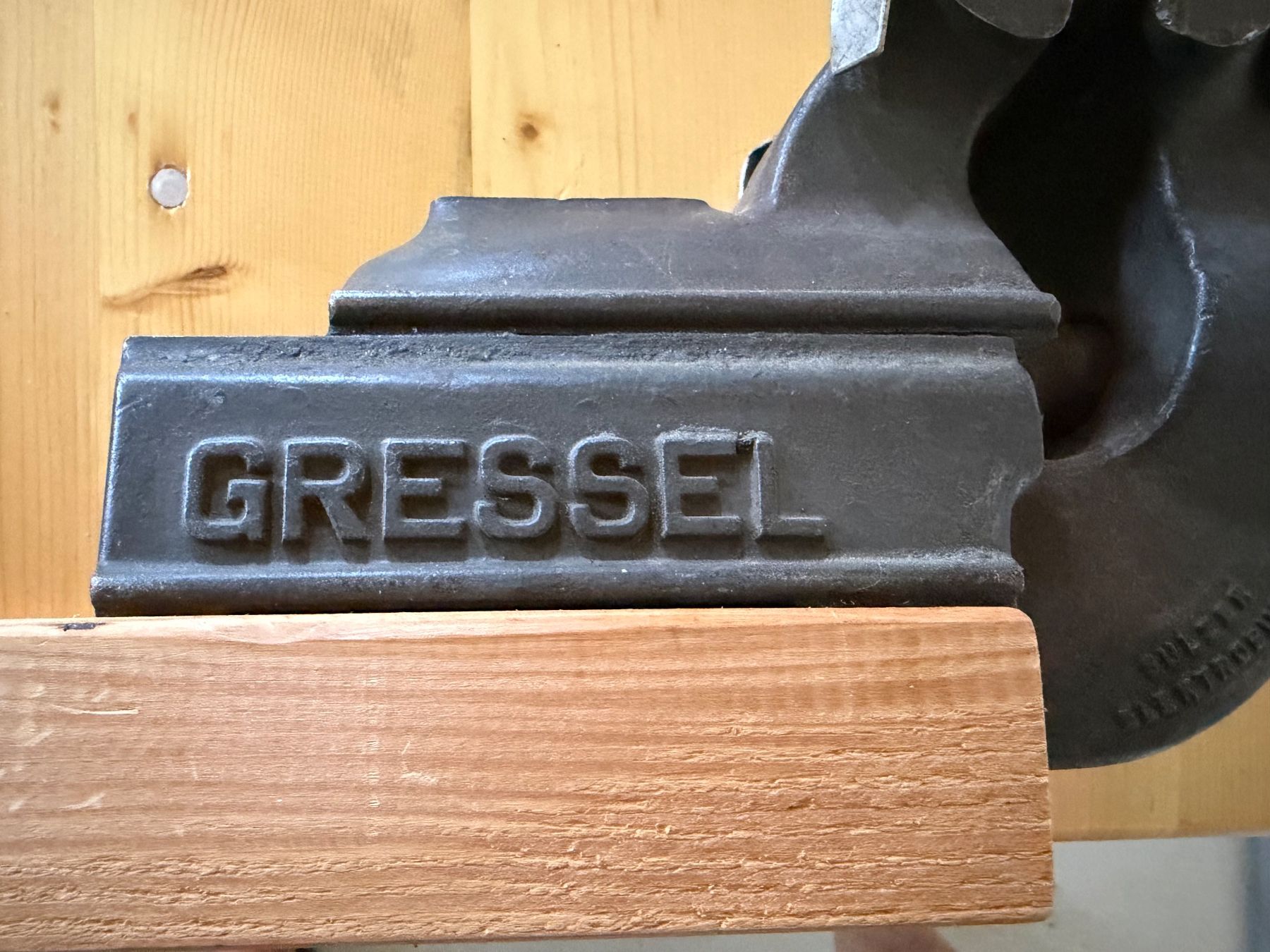 Gressel Tutti gli attrezzi: Gressel Schraubstock 100mm gebraucht – Usato da Duggingen venduto da Ysvogel 2