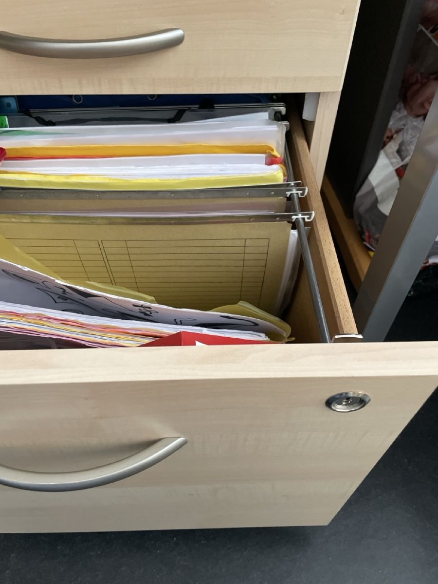 Banconi: GRATIS Rollcontainer mit 3 Schubladen abschliessba – Usato da solothurn venduto da Alice72 1