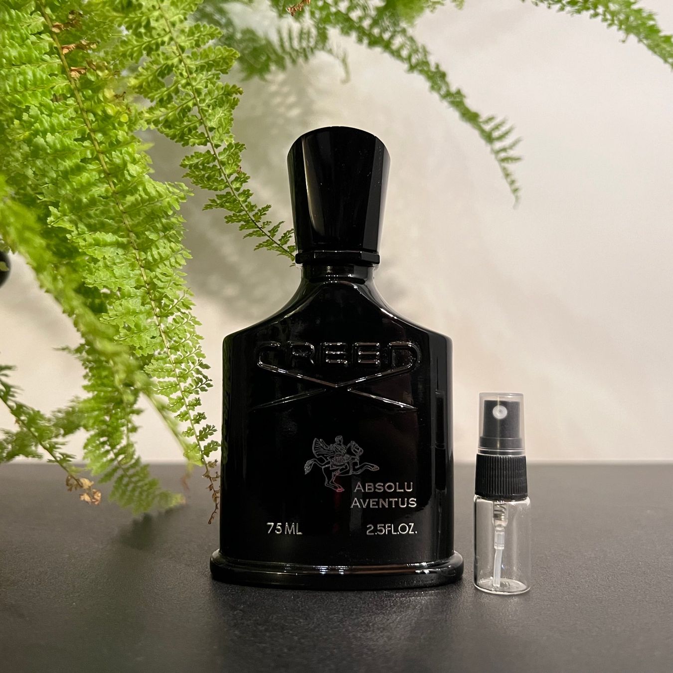 Creed Profumi & Eau de Toilette: Creed Absolu Aventus 2ml Tester – Nuovo (secondo la descrizione) da Hüttikon venduto da Yatzu