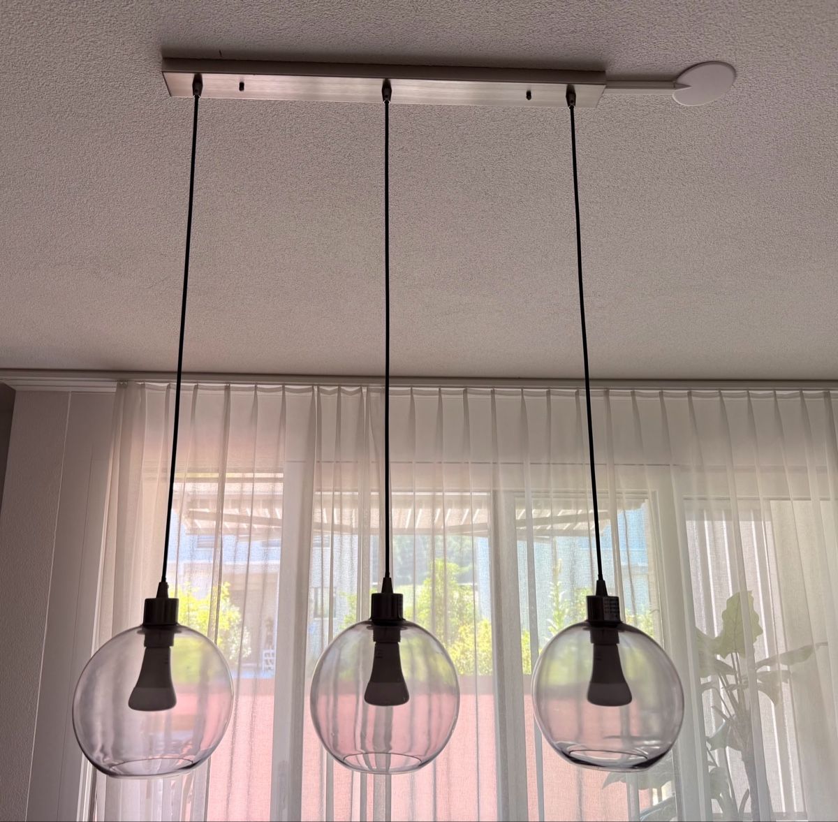 Lustres & lampes de plafonds: Moderne Pendelleuchte mit 3 Glaskugeln – D'occasion à Mellingen par sim_g6tk