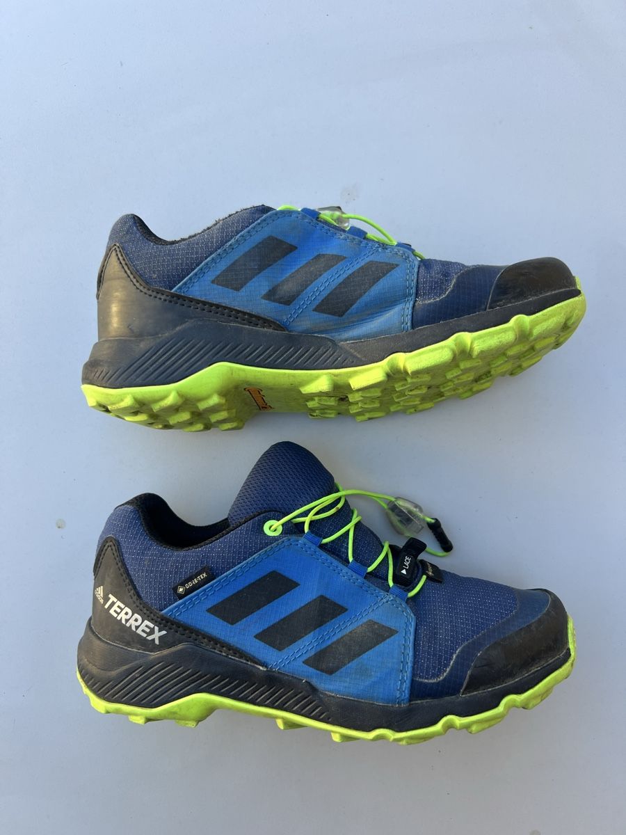 Adidas Schuhe für Jungen: Adidas Terrex Trekkingschuhe Gr. 33 – Gebraucht aus Heiligkreuz (Mels) von fodo 1