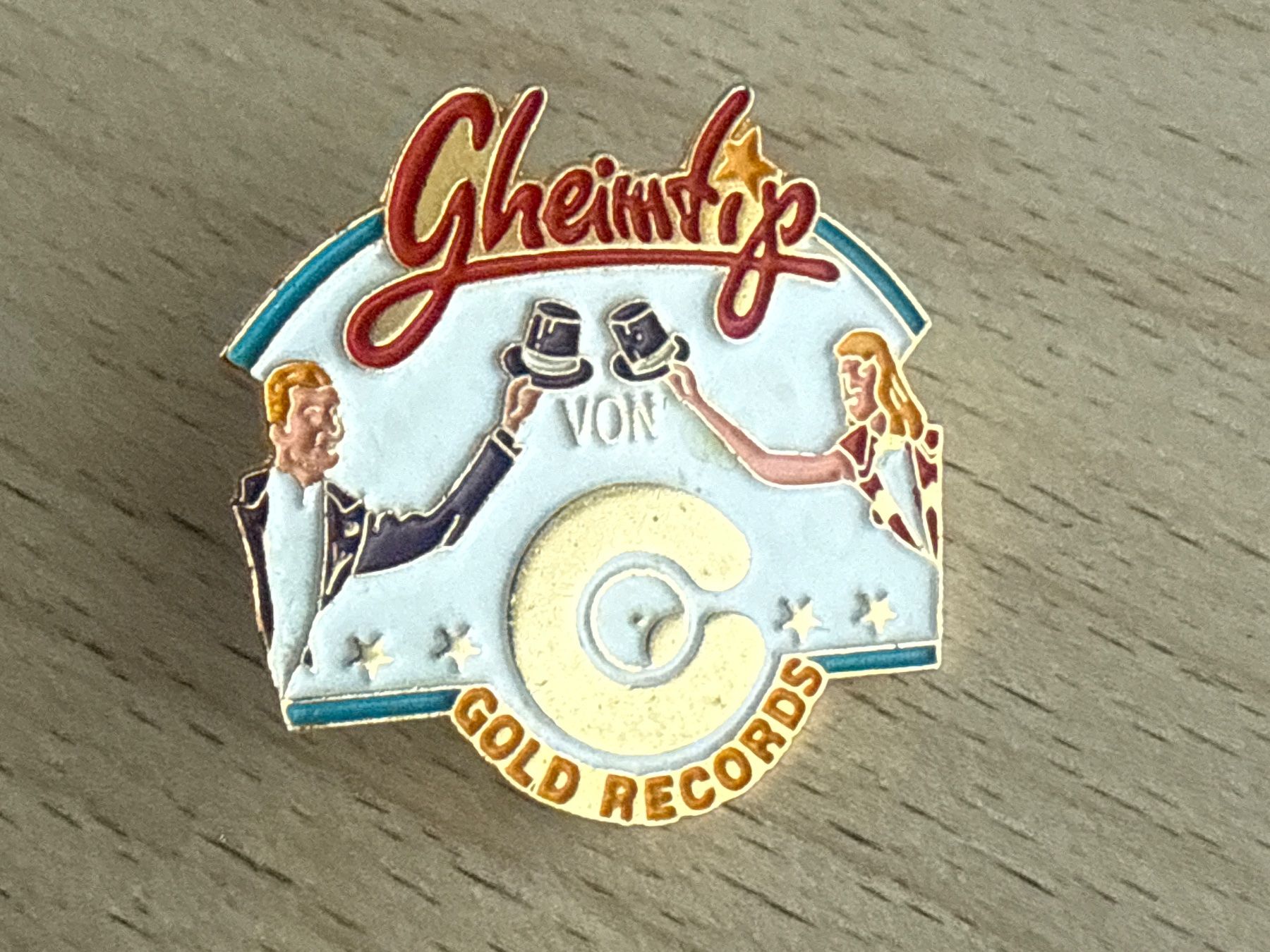Plaquettes & Badges: Pin  Gheimtipp von Gold Records – D'occasion à Glattbrugg par Schweigmatt