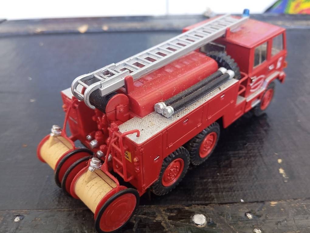Modellini d'auto: Feuerwehr Berliet FF  6x6 – Usato da Basel venduto da Petergunn 2