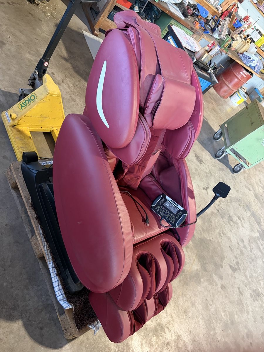 Poltrone: Gebrauchter Premium Massage-Sessel rot – Usato da Eschlikon TG venduto da pab_cyl5 4