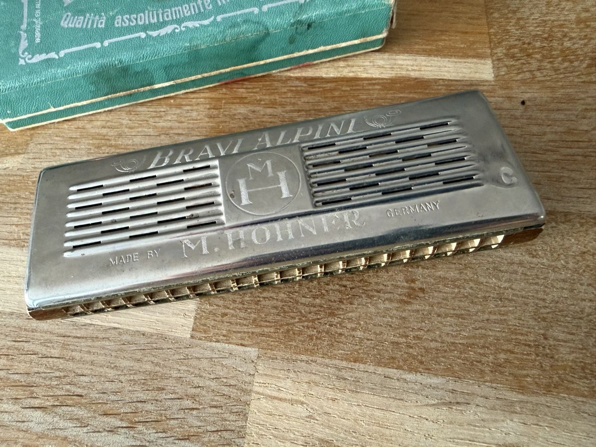 Hohner Musikinstrumente: M. Hohner Mundharmonika "Bravi Alpini" Harmonika – Gebraucht aus Goldach von Messerguru 2