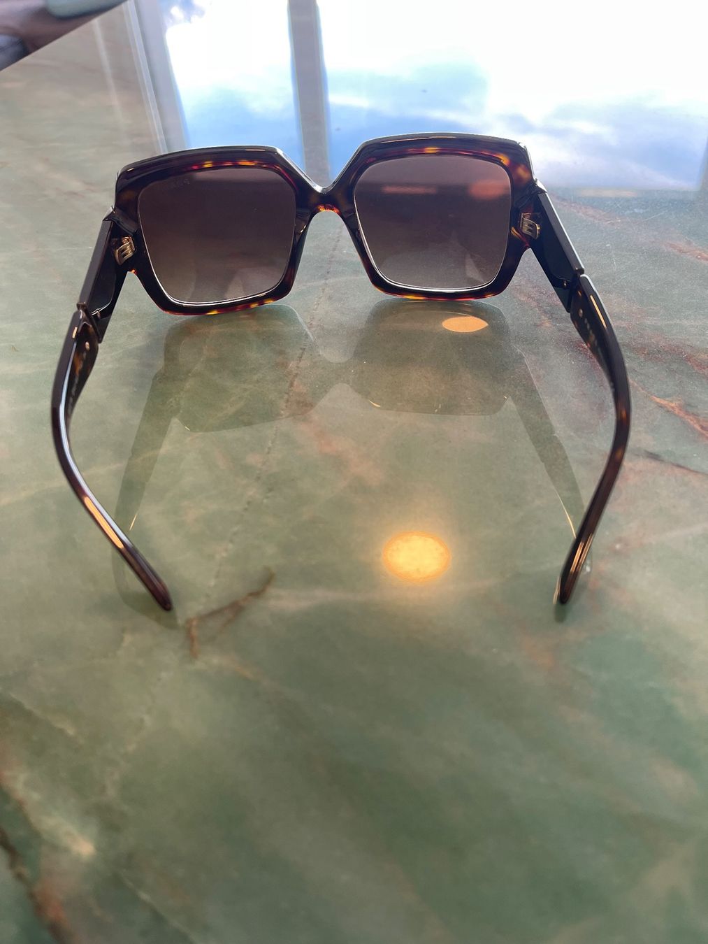 Prada Brillen & Gläser: Klassische Damen Sonnenbrille von Prada – Gebraucht aus Zizers von sarah_1987 5