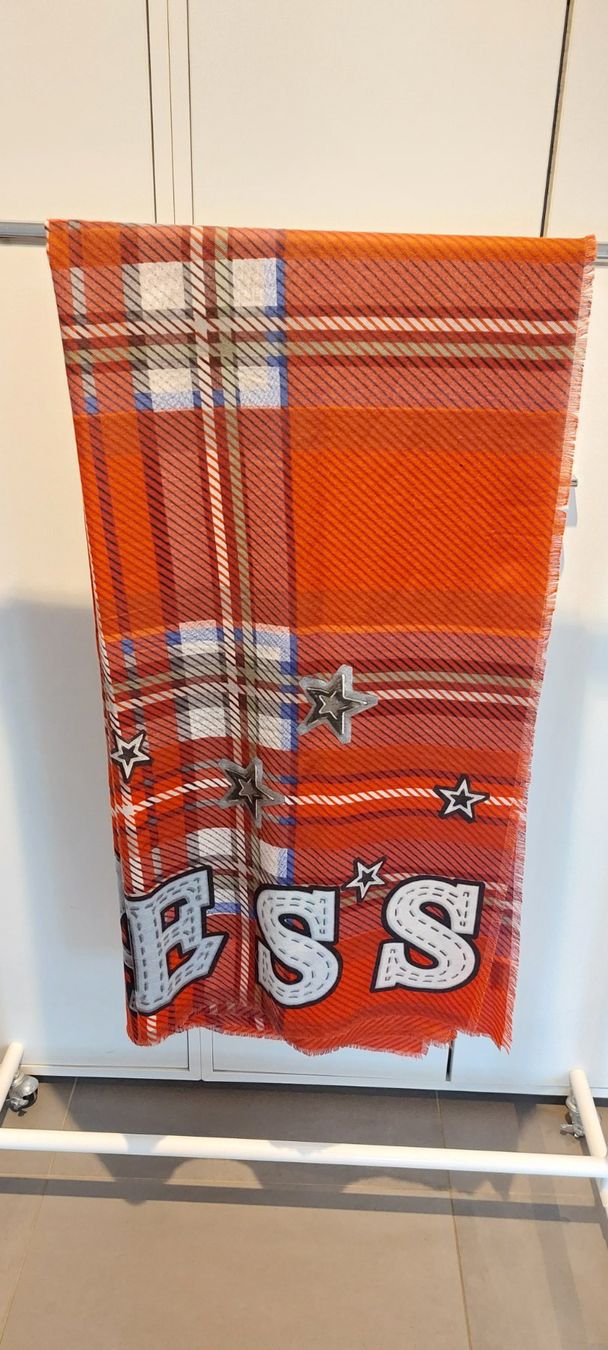 Guess Foulards & écharpes: GUESS Schal – D'occasion à Herbetswil par Lipasto