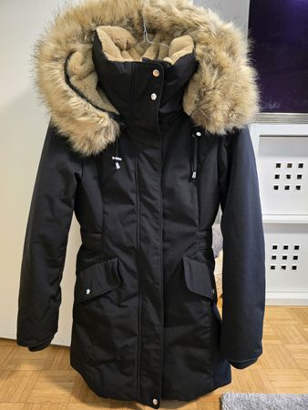 Winterjacke von ZARA mit Pelzkragen, Grösse XS, NEU