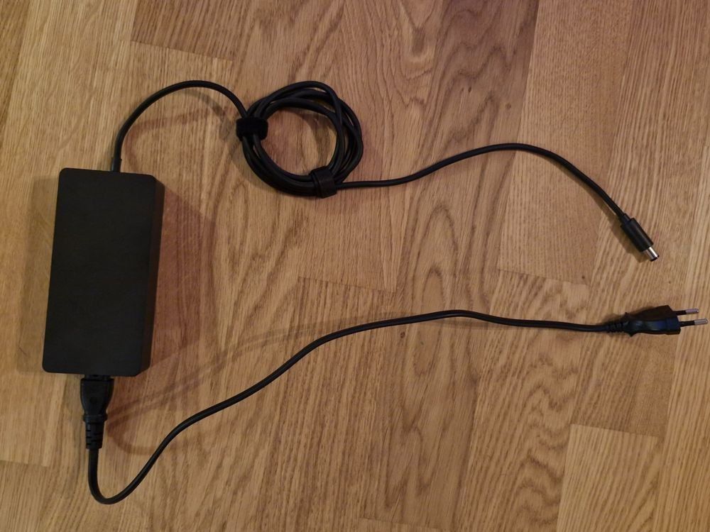 Microsoft Caricabatterie: Surface Ladegerät & DisplayPort Kabel – Usato da Immensee venduto da petoti