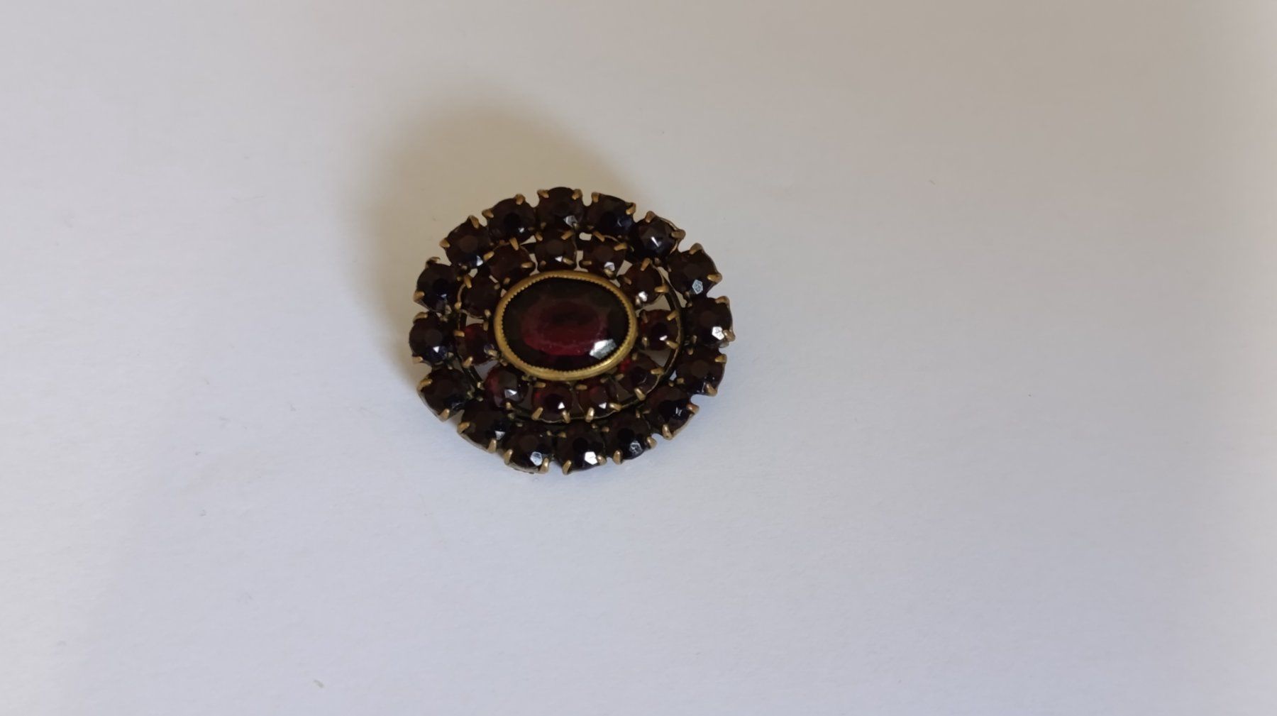Spille & Fermagli: Broche ancienne Grenat de Bohême! – Usato da Genève venduto da EcrinVintage 1