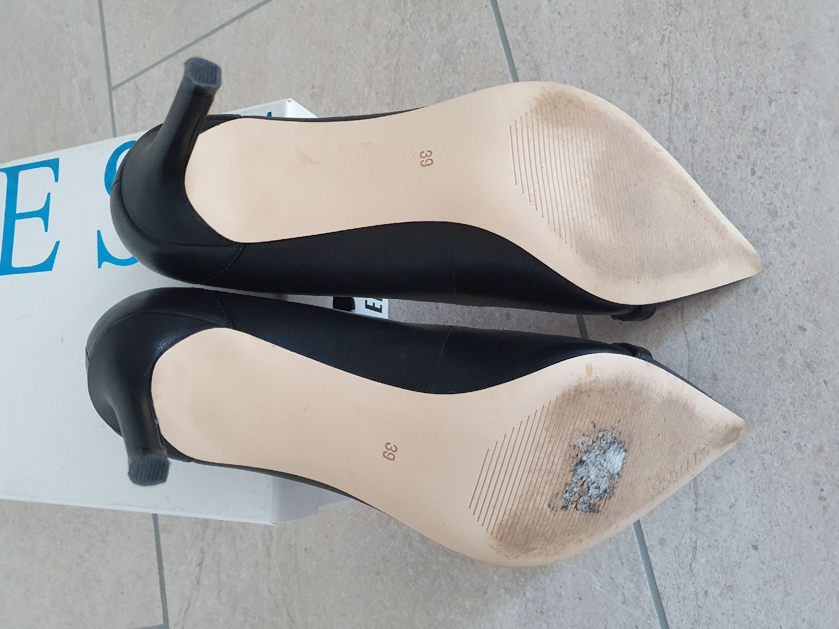 Guess Scarpe da donna: Wunderschöne Guess Pumps schwarz - gold – Nuovo (secondo la descrizione) da Wettingen venduto da __Dom__ 4