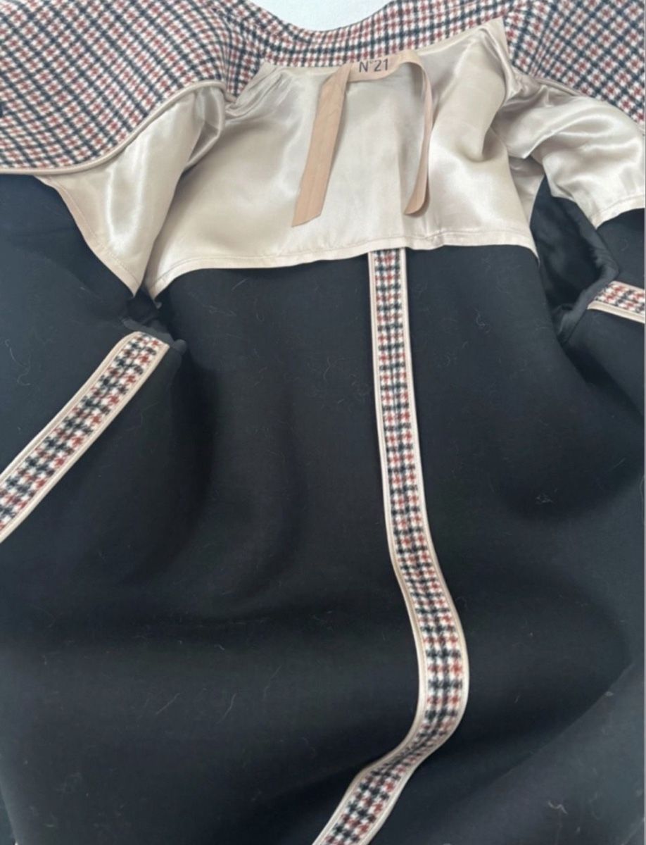 Mäntel: Coat – Gebraucht aus Genolier von tan_rd6s 6