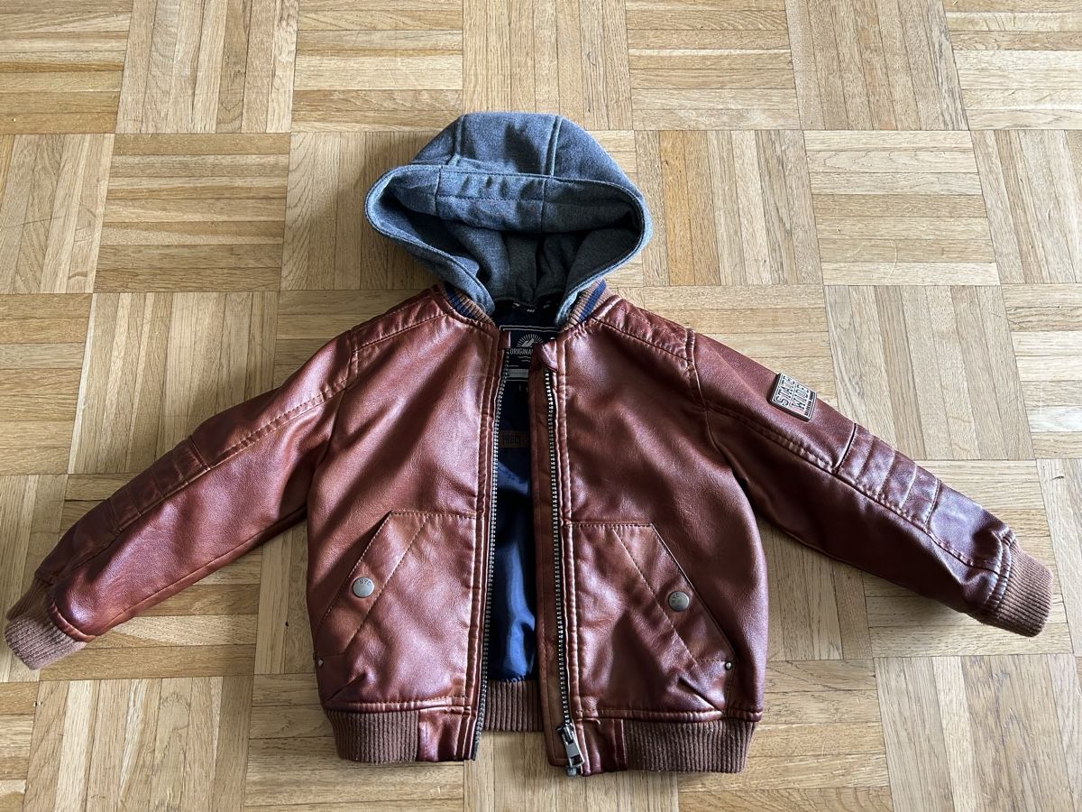 C&A Jacken & Mäntel: Blouson simili cuir mi-saison neuf / taille 98 – Gebraucht aus Meyrin von Bronx86
