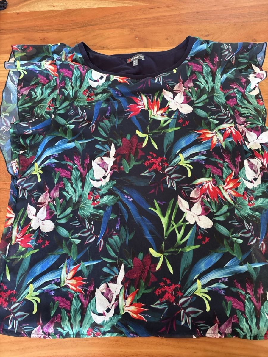 Camicette: Bluse im tropischen Muster, Gr. 42 – Usato da Oberembrach venduto da cla_xrg8
