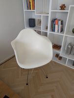 Original Vitra Eames Plastic Armchair (DAR) Stuhl