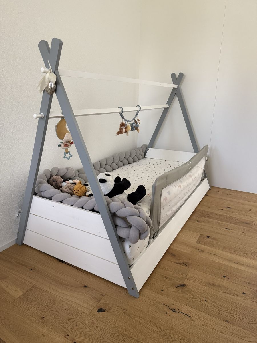 Letti: Holz-Bodenbett Tipi-Form – Usato da Udligenswil venduto da gsaloma19