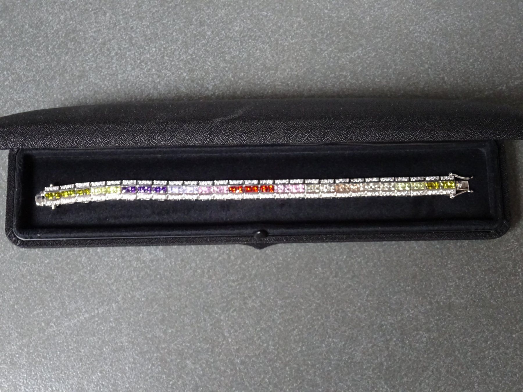 Armbänder & -reifen: Tennisarmband Regenbogen – Gebraucht aus Oetwil am See von Senegal
