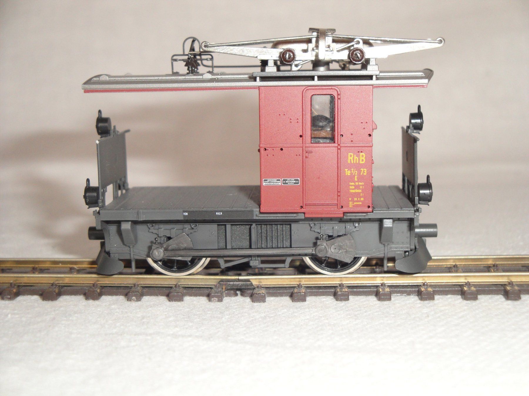 Bemo Modellini di ferrovie: Bemo RhB-Rangiertraktor Te 2/2 73 – Nuovo e nell'imballaggio originale da Wolfwil venduto da heinzs3575