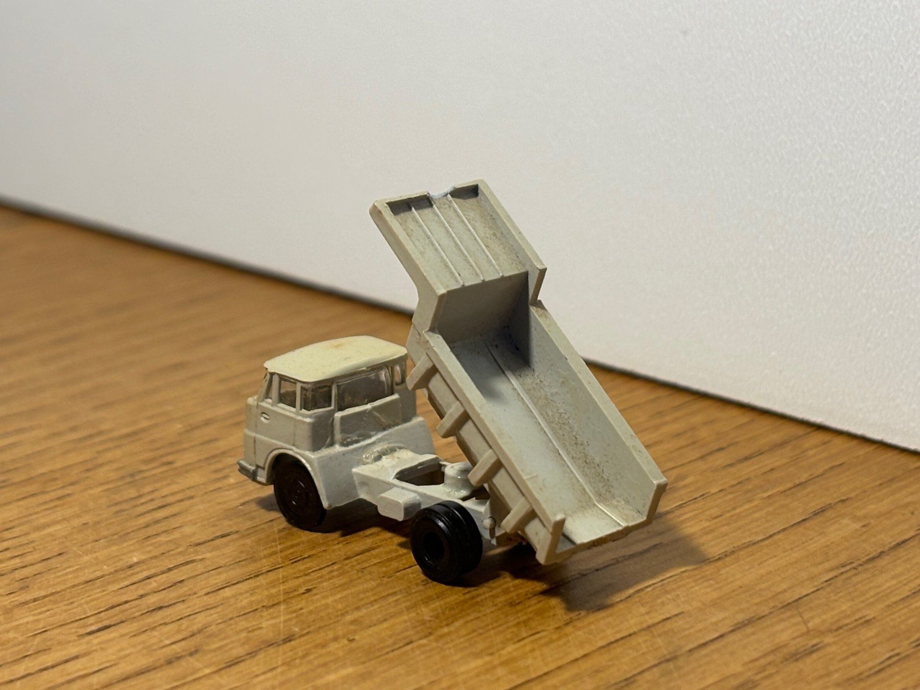 Modelleisenbahnen: *M0633: Kipplastwagen (Spur N) – Gebraucht aus Birsfelden von Birs_25 1