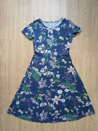 Vestito blu con fiori rosa