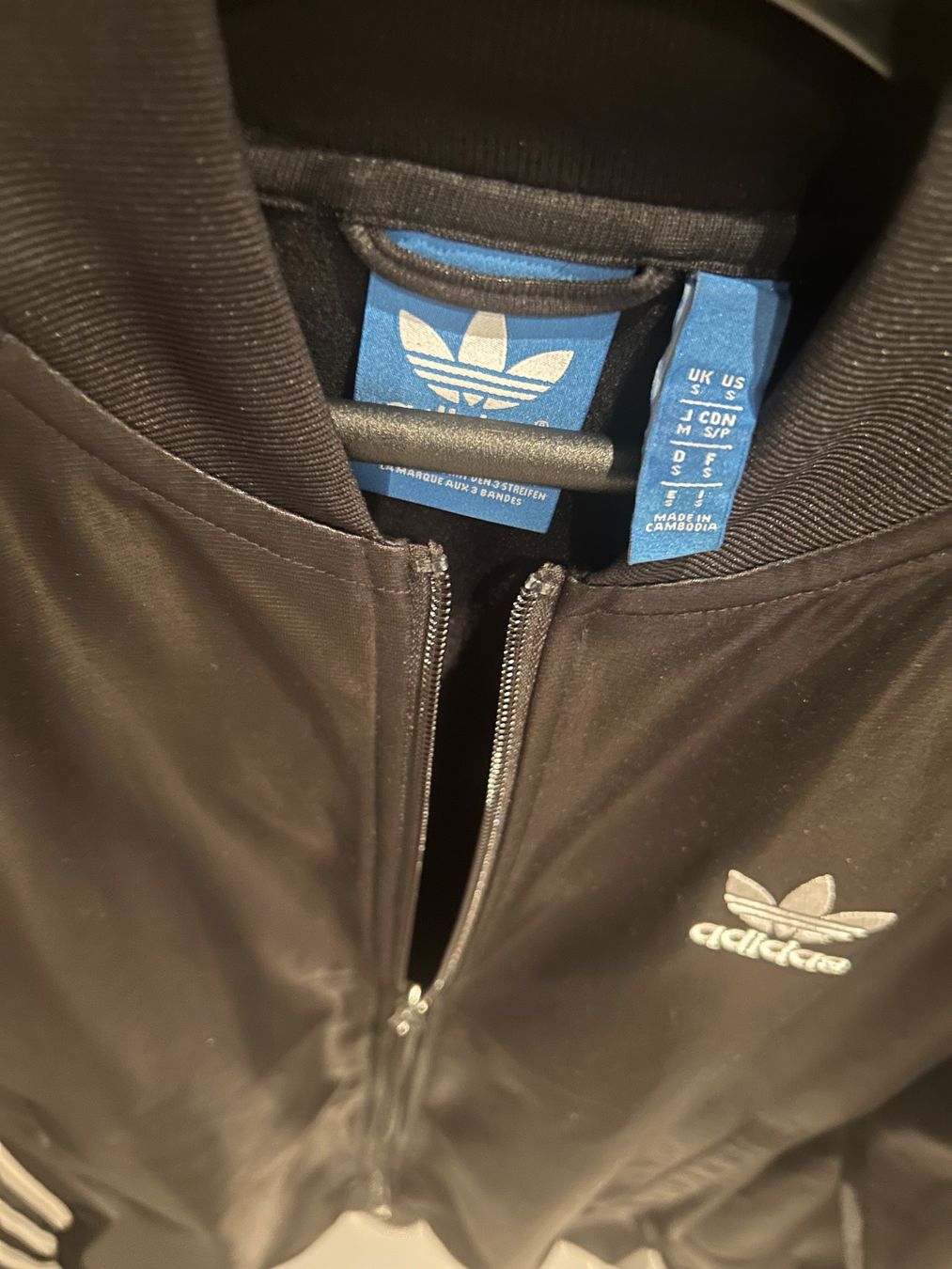 Adidas Jacken: Adidas Jacke – Neu (gemäss Beschreibung) aus Schlieren von Leavio 1
