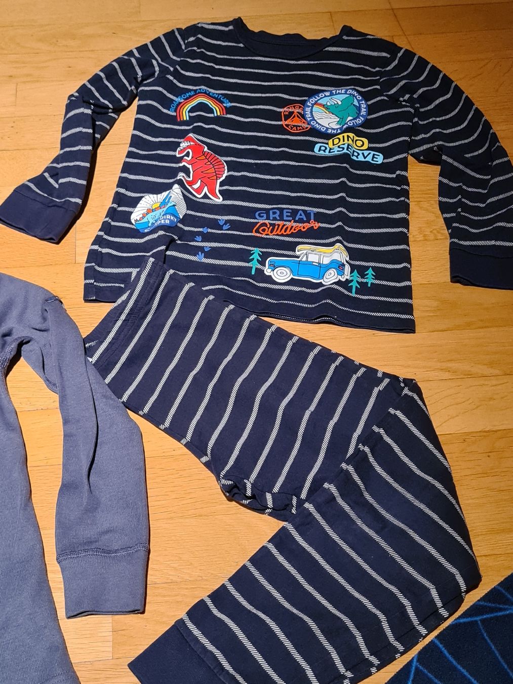 Lotti & Set di vestiti: thermo Unterwäsche,pyjama,pulli,Shirts gr.128 – Usato da Ferden venduto da jemyce 2