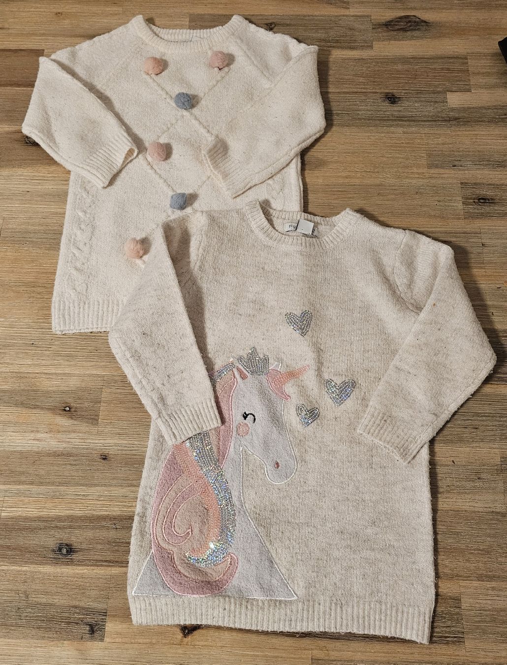 Primark Maglioni & Felpe: 2 Mädchen Pullover, Grösse 104, Primark, Winter – Usato da Basel venduto da Sinibini86