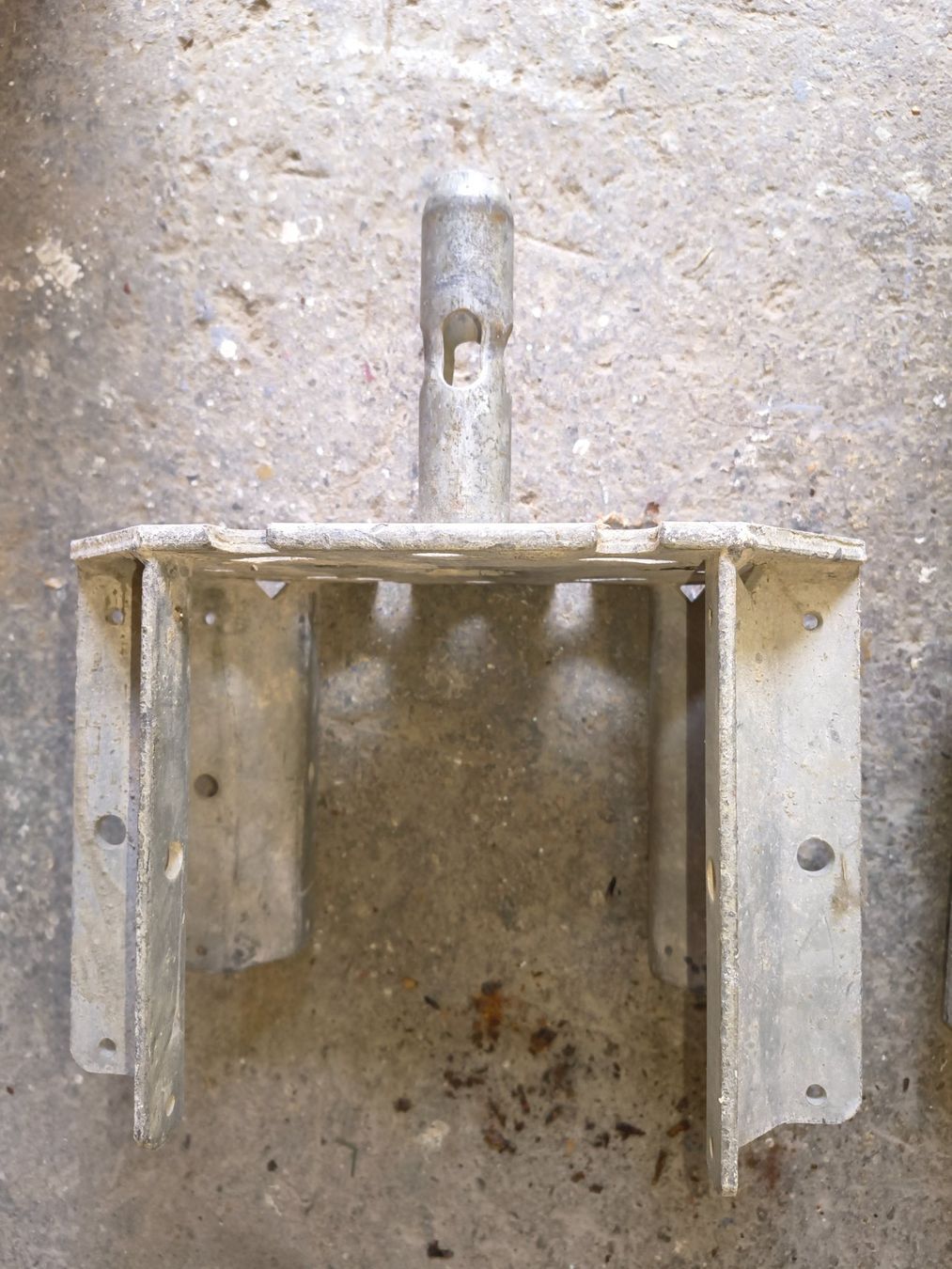 Doka Balken: Doka Deckenstützen - Köpfe / Spriessköpfe – Gebraucht aus Uster von 4schtroumpfs 3