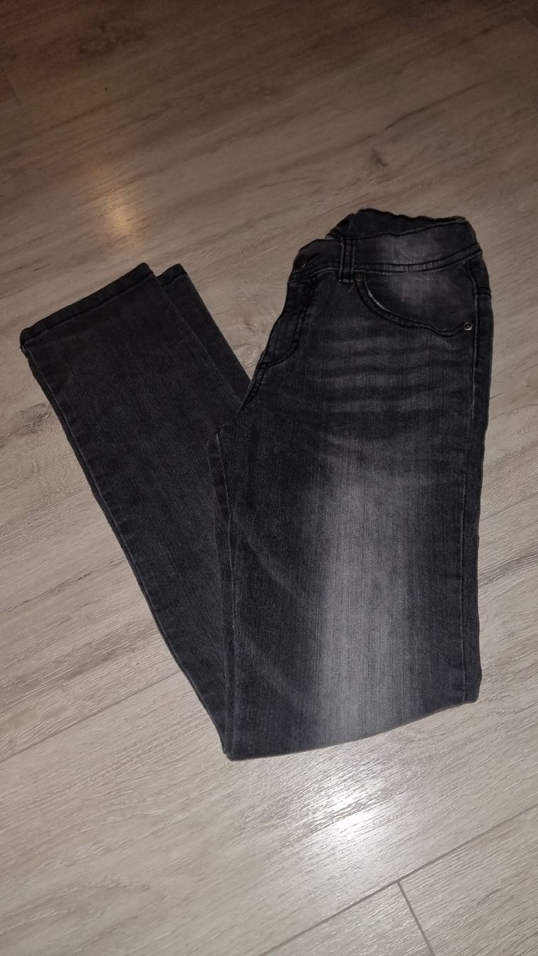 Pantaloni: S.Oliver Jeans Gr. 146 mit Gummizug – Usato da Wigoltingen venduto da Zuckerfee84