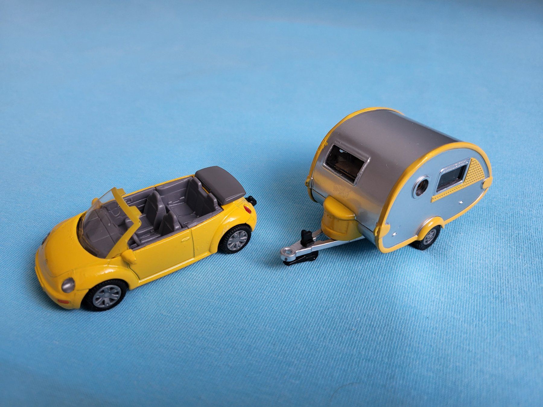 Siku Modellini d'auto: VW Beetle Cabriolet & Camping Trailor – Nuovo (secondo la descrizione) da Glattbrugg venduto da PhilKrill 8