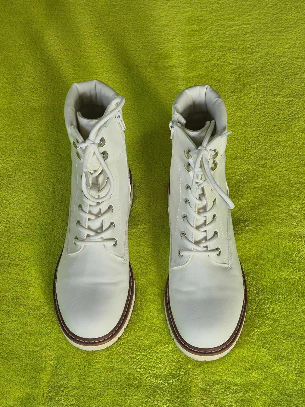 Scarpe da donna: Boots winterweiss, Grösse 39 – Usato da Winterberg ZH venduto da Gemini63