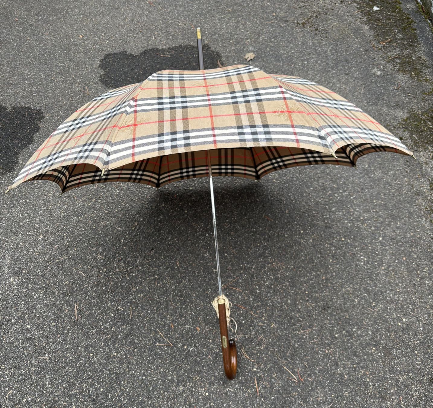 Burberry Regenschirme: BURBERRY, Regenschirm, 20. Jahrhundert. – Gebraucht aus Eggersriet von car_w5cl