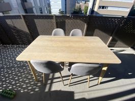 Table +4 chaises