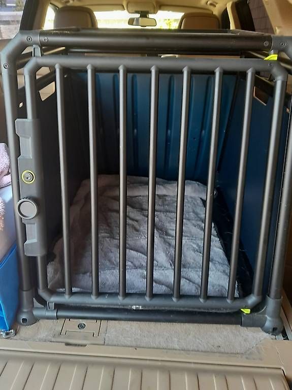 Gabbie, trasporto & Sicurezza: Hundebox Pro Noir 3 Medium – Usato da Seftigen venduto da MonkeyMia85