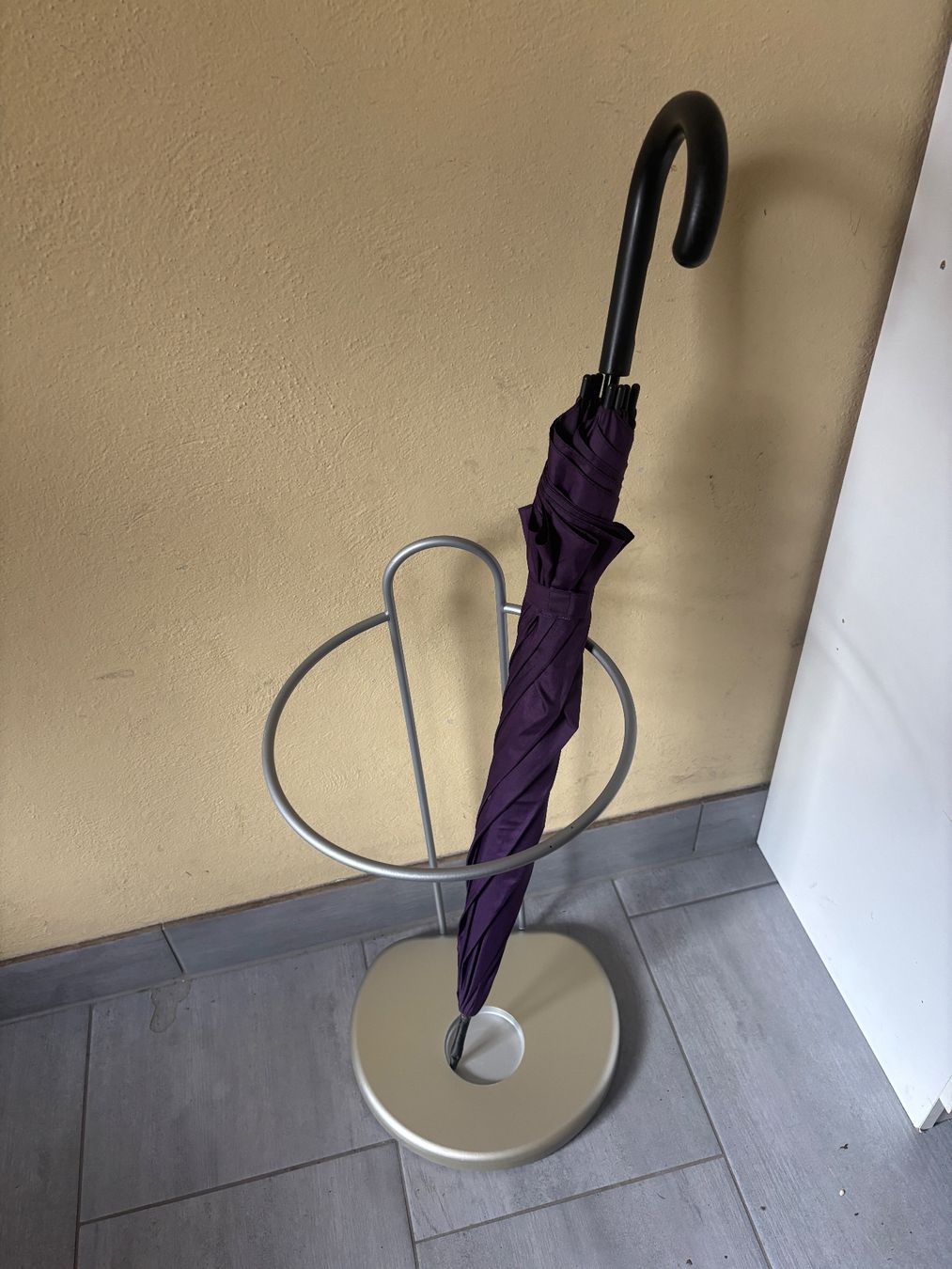 Autres meubles de bureau: Support à  parapluie – Neuf avec emballage d'origine à Delémont par Vendeur_3 1