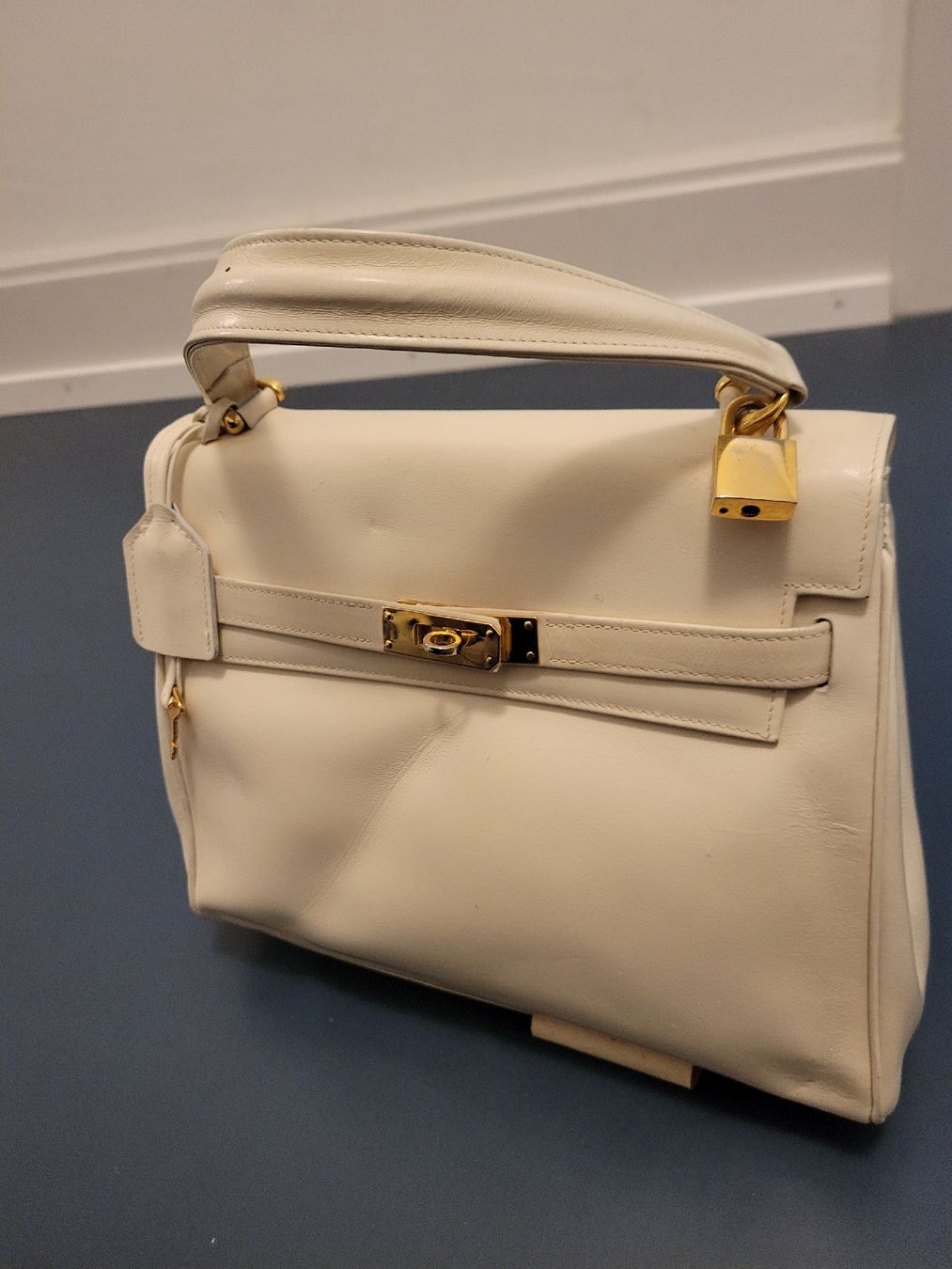 Borse da donna: Weisse Kunstlederhandtasche – Usato da zürich venduto da Annettemana