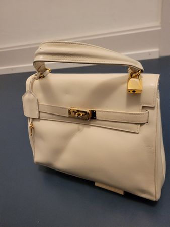 Weisse Kunstlederhandtasche