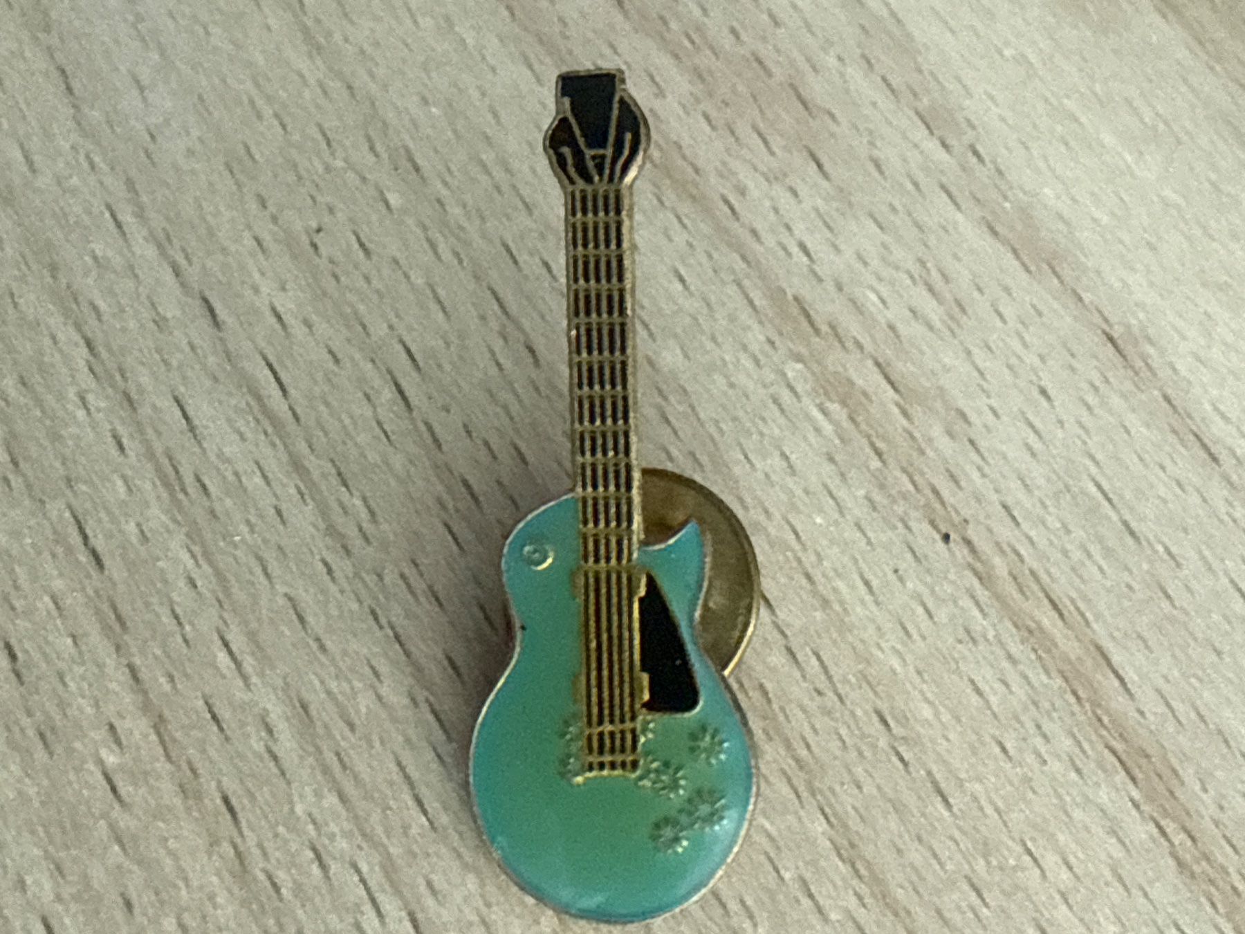 Placchette & Badge: Pin Gitarre – Usato da Glattbrugg venduto da Schweigmatt