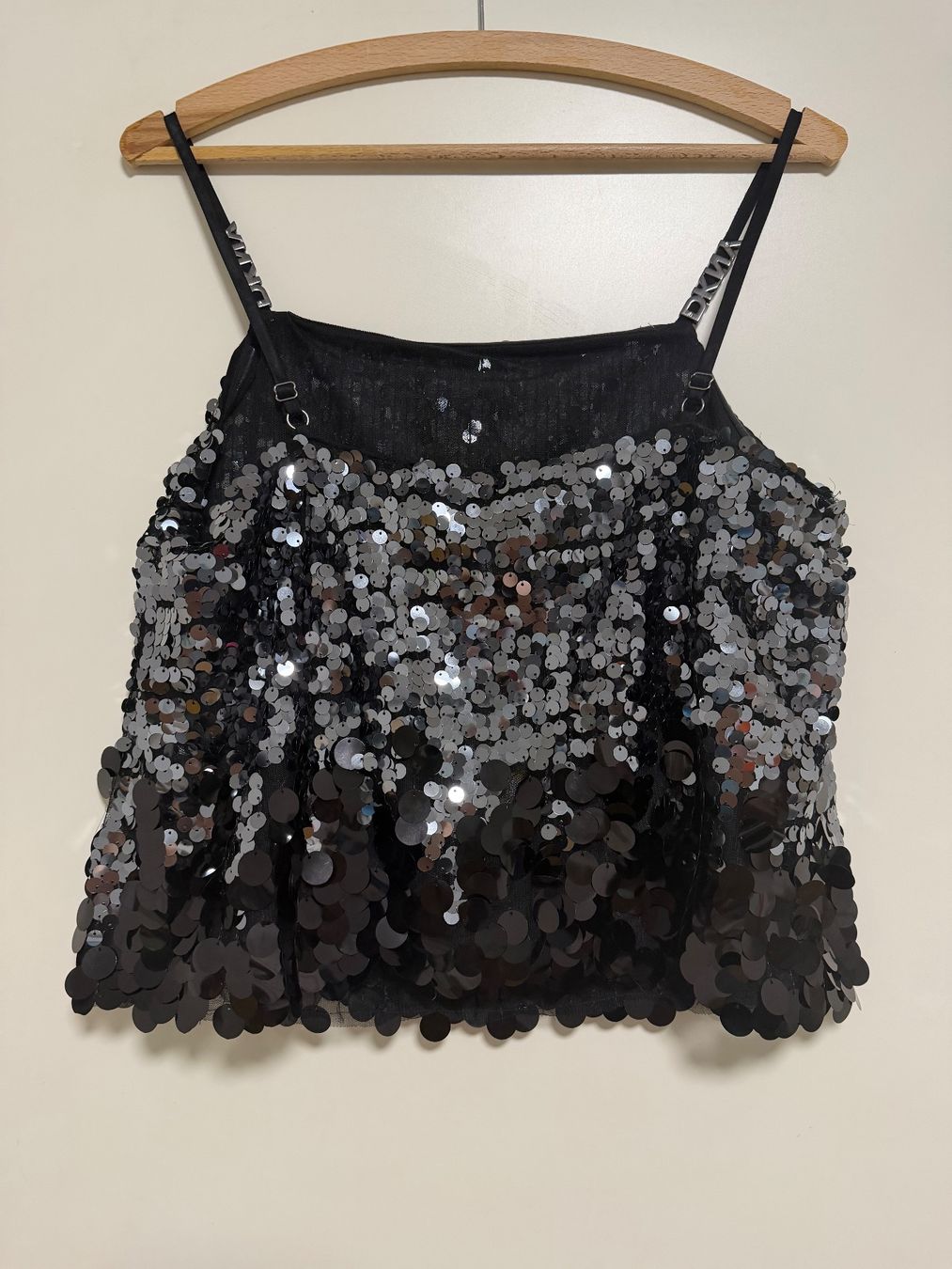 DKNY Top: DKNY schwarze sequins Top in Gr M – Nuovo e nell'imballaggio originale da Basel venduto da iulia_haul 1