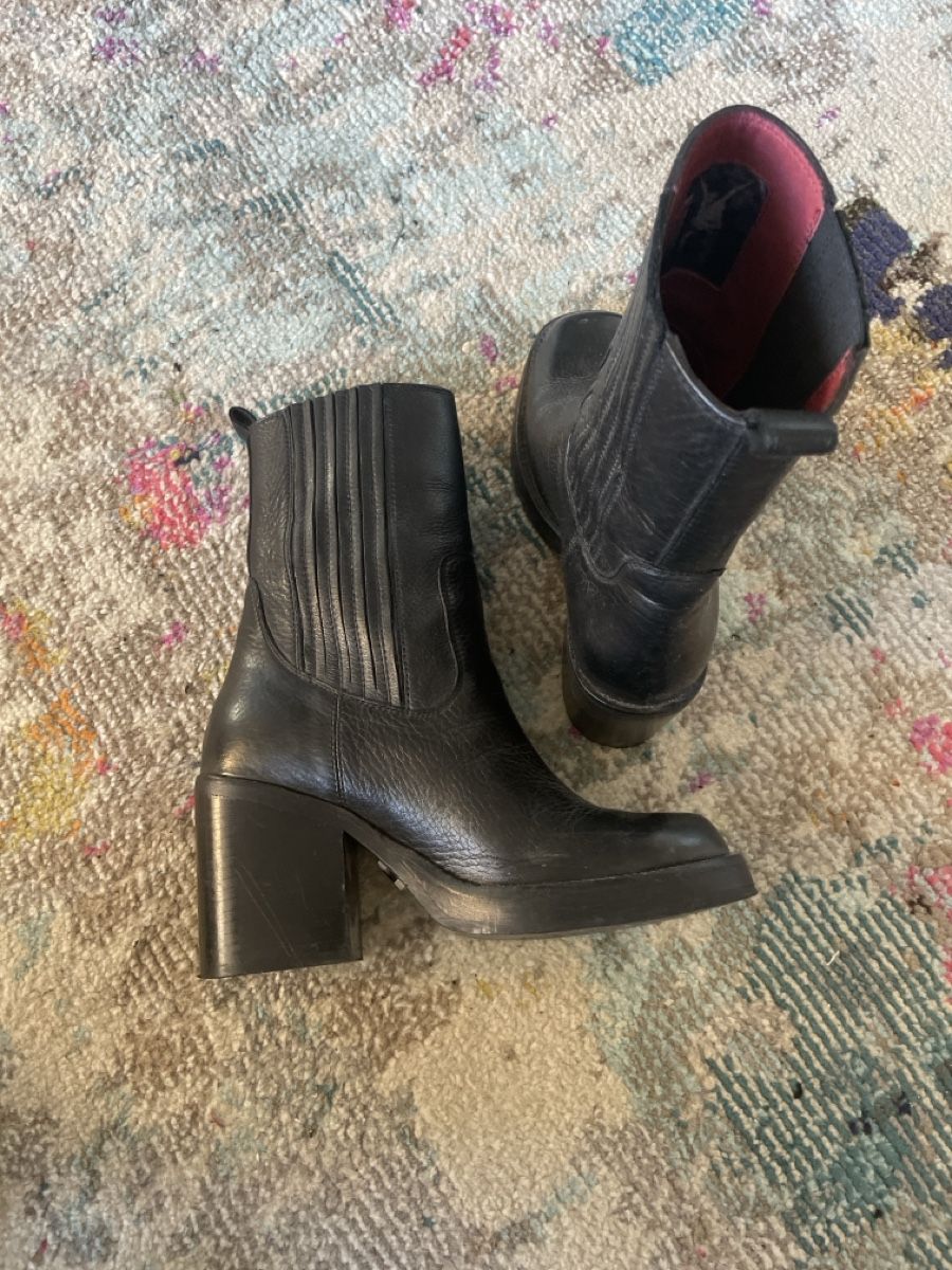 Scarpe da donna: schwarze Stiefel mit Absatz – Usato da Zürich venduto da balilife 3