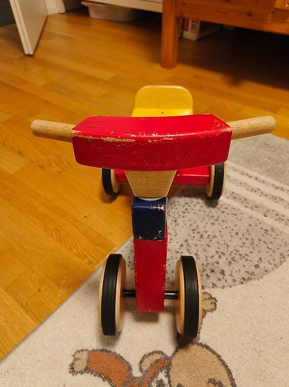Fahrzeuge für Kinder: Holz Dreirad – Gebraucht aus Häggenschwil von daj_xr8h