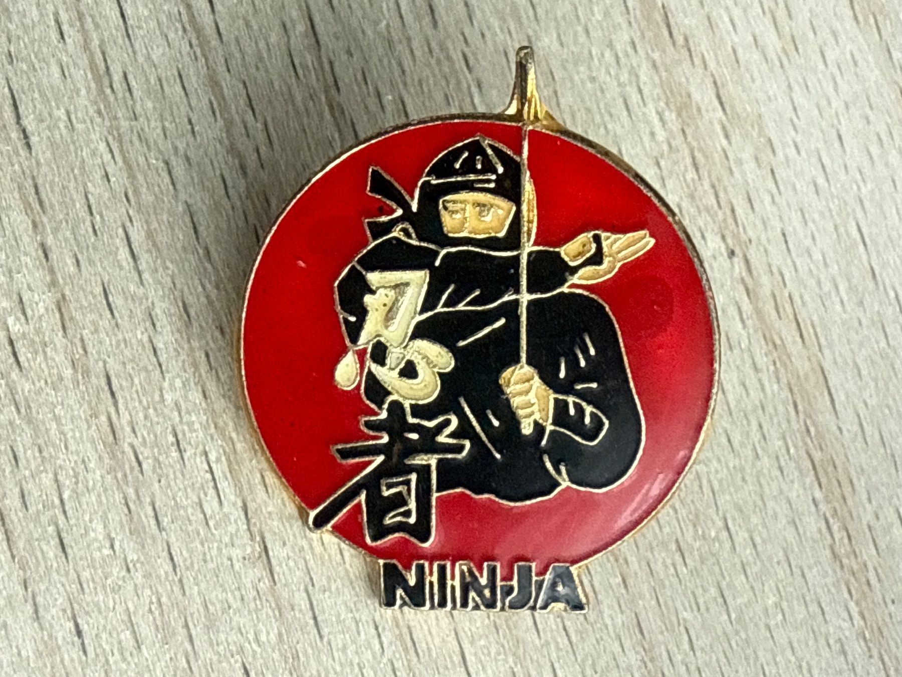 Plaquettes & Badges: Pin Ninja – D'occasion à Glattbrugg par Schweigmatt
