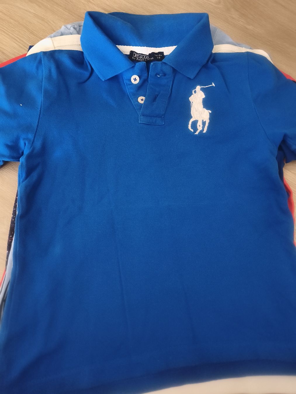 Camicie, T-shirt & Polo: Kinder Kleider Paket 122-128 – Usato da Tagelswangen venduto da son_z88g